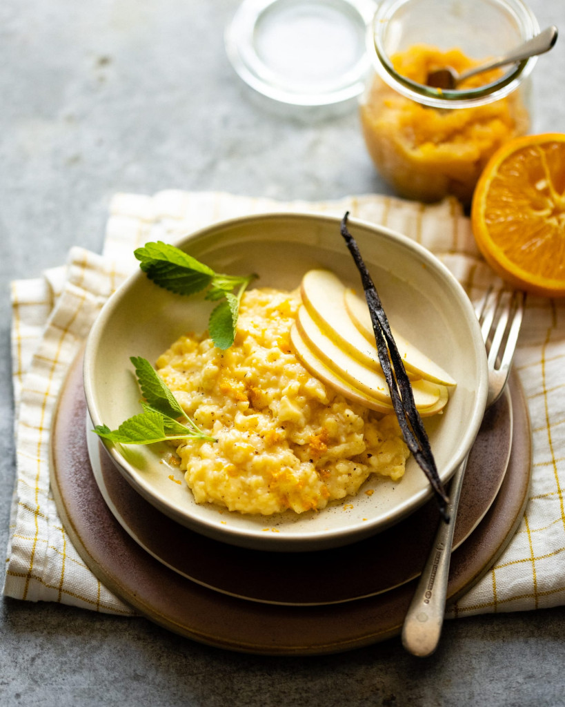 Œufs brouillés à la vanille, compotée de pommes à l’orange