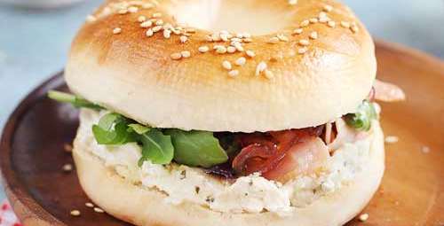 Bagels bacon et fromage fouetté Madame Loïk ail et fines herbes