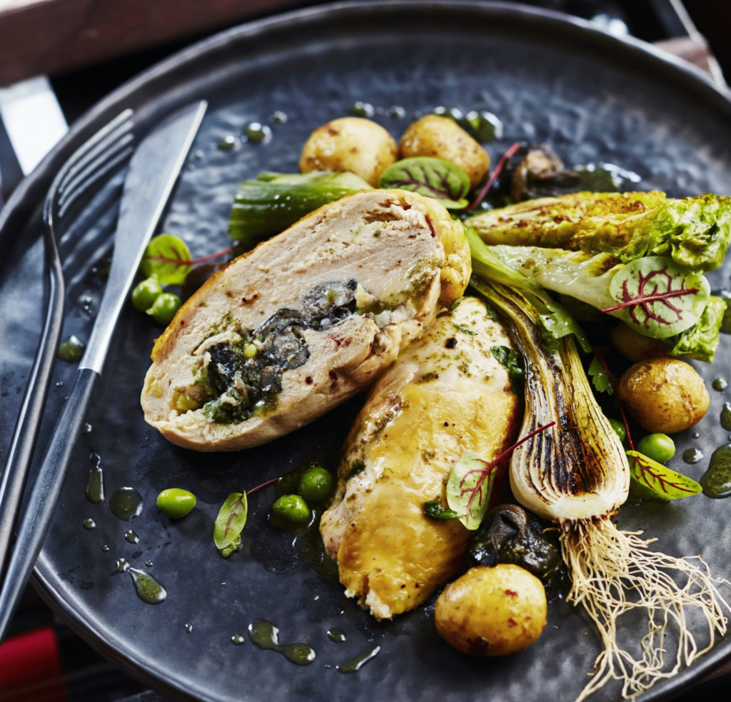 Ballotine de poulet farcie aux escargot beurre maître d’hôtel