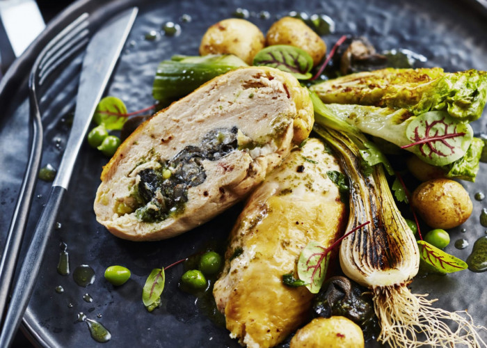 Ballotine de poulet farcie aux escargot beurre maître d’hôtel